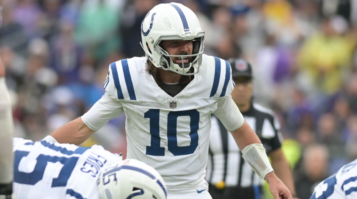 Colts quarterback Gardner Minshew at the line of scrimmage